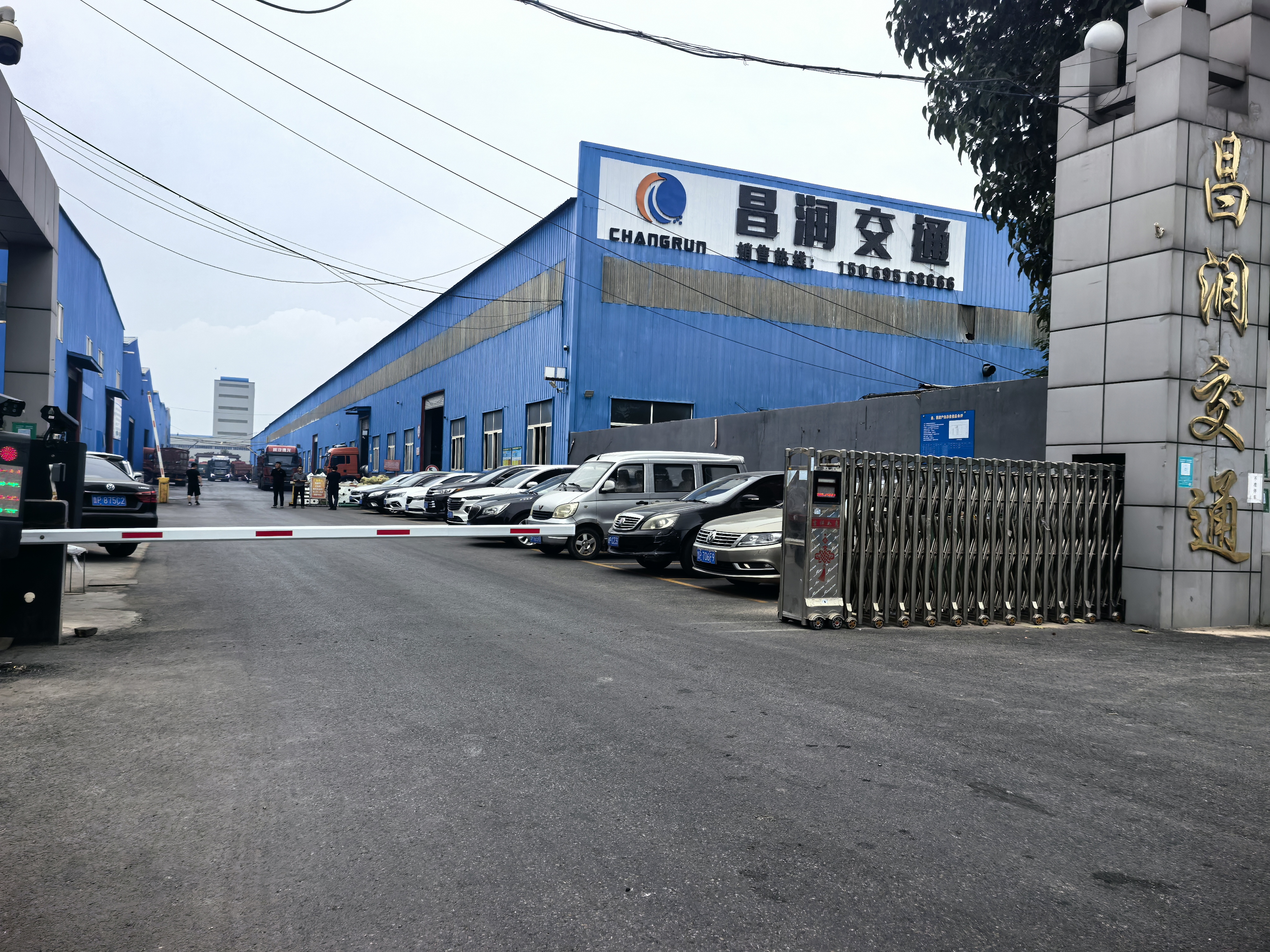 五家渠市三波波形护栏环氧锌基护栏 - 一站式服务